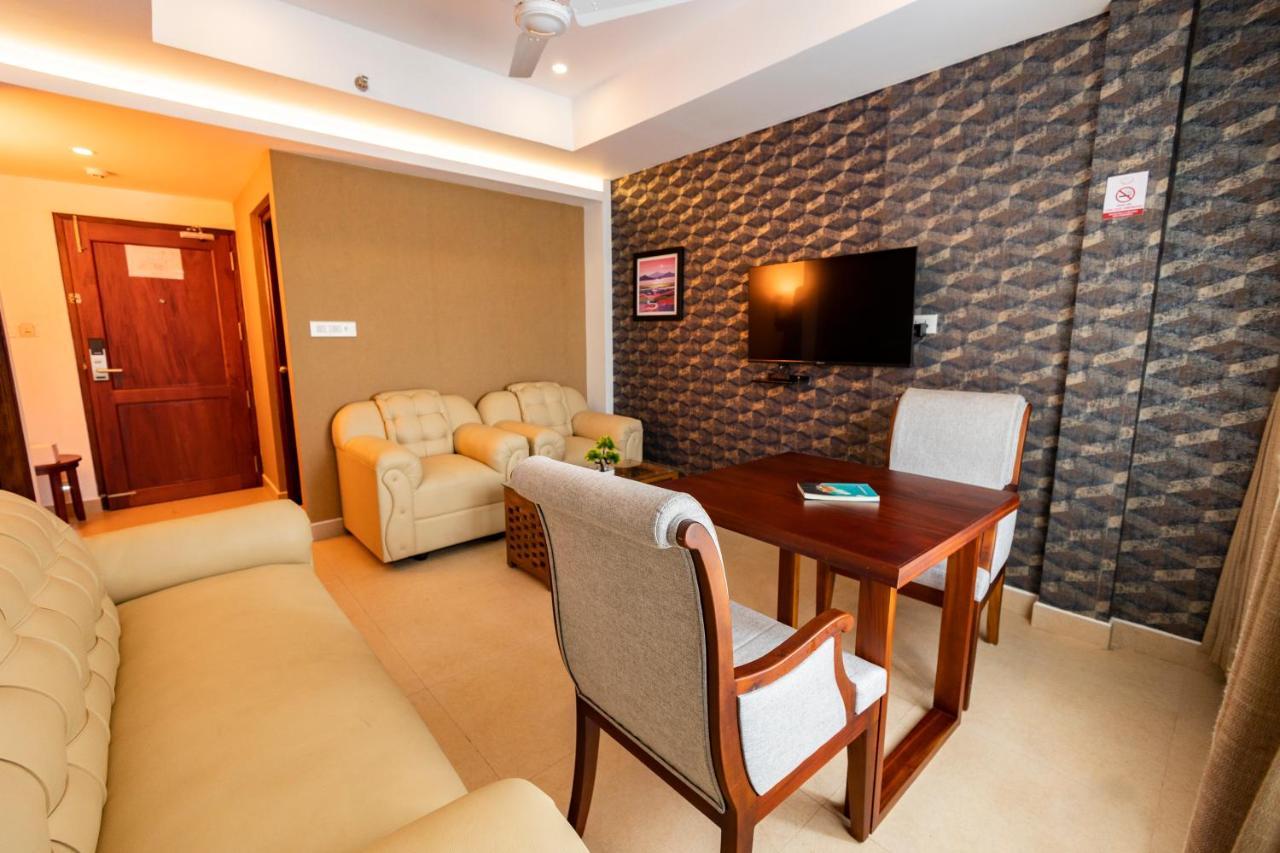 Hotel Dev Residency Thiruvananthapuram Esterno foto