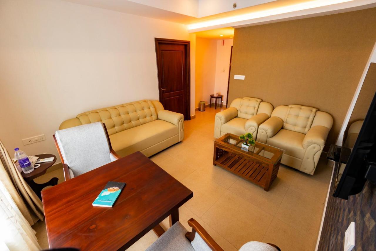 Hotel Dev Residency Thiruvananthapuram Esterno foto