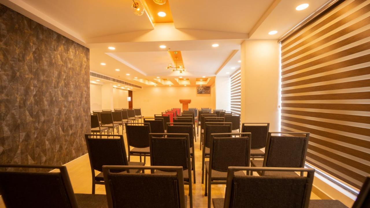 Hotel Dev Residency Thiruvananthapuram Esterno foto